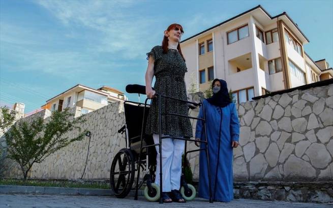 Самая высокая женщина в мире родом из Турции