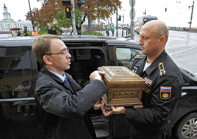 В Петербург из Корфу доставлен  ковчег с башмачком святителя Спиридона Тримифунтского.