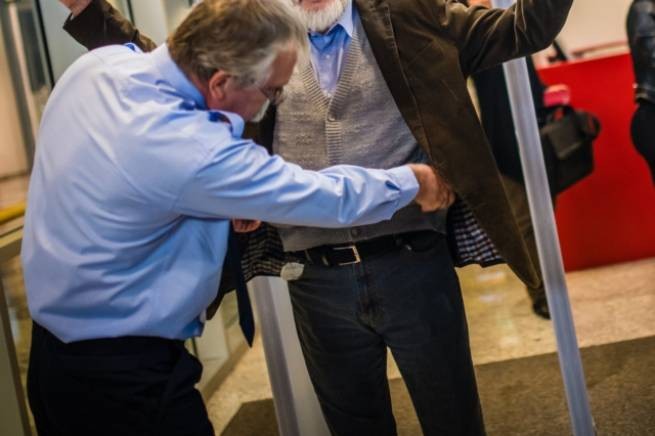 В аэропорту Ираклиона задержали пассажира с ножом за поясом