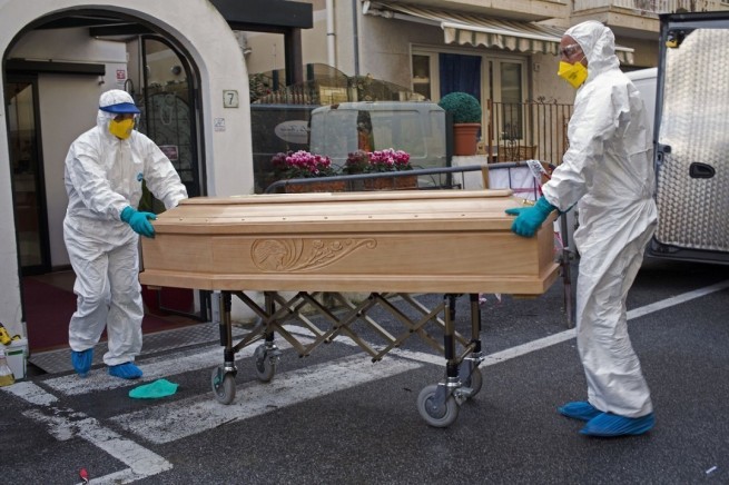 Число жертв коронавируса в Италии снова резко выросло