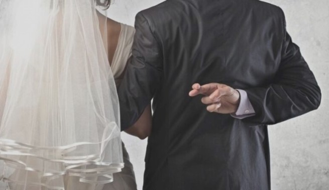 Без меня меня женили: гречанка неожиданно узнала, что замужем за иностранцем