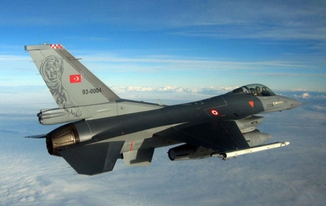 Турецкий истребитель 28 раз нарушил воздушное пространство Греции