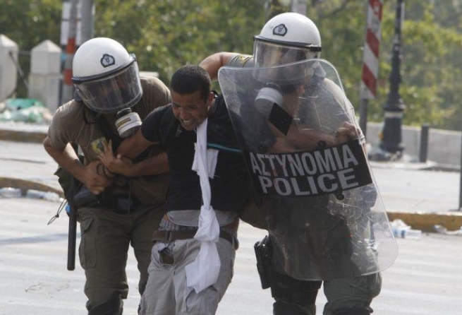 Греческие власти пообещали положить конец бесчинствам анархистов