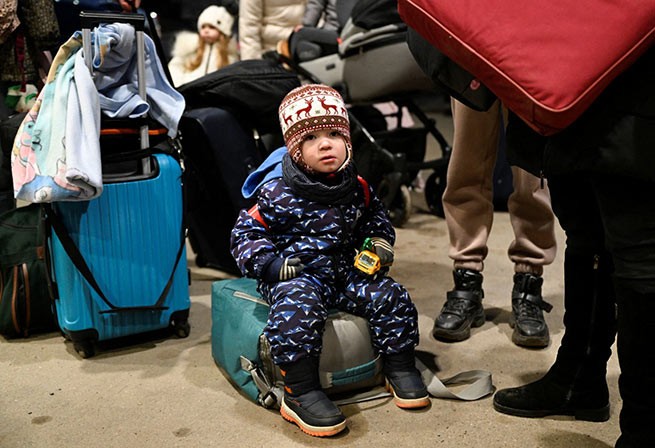 Более 2700 украинских беженцев прибыли в Грецию с начала войны