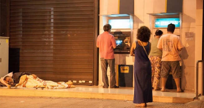 Греция отходит от наличных за счет малоимущих