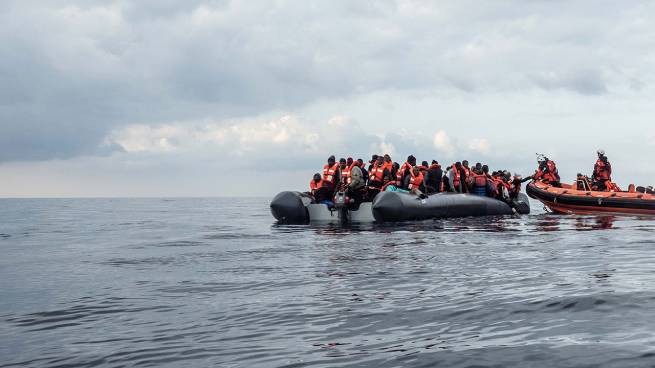 Восточная Африка: около сотни мигрантов просто сбросили в море