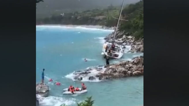 Береговая охрана спасла 9 немецких туристов (видео)