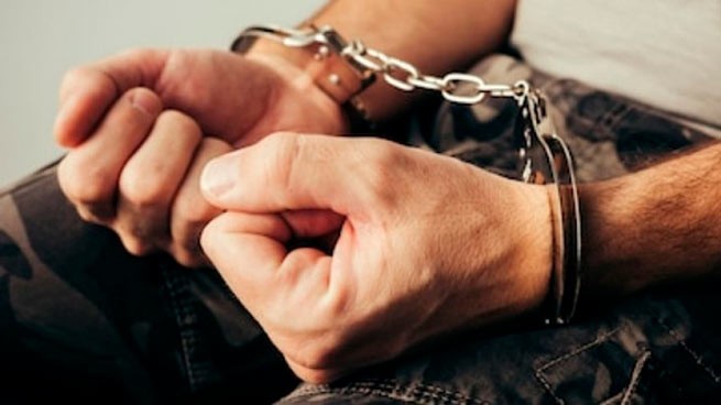 3 грека и 2 пакистанца арестованы за сексуальное насилие над несовершеннолетней