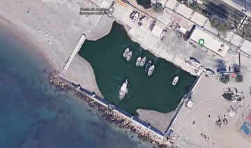 В Греции все есть, даже порт без выхода к морю