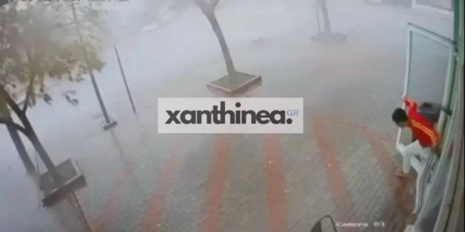Ураган в Ксанти сносит все на своем пути