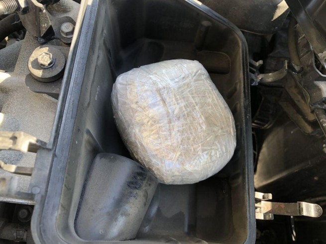 Два кг героина прятали в обшивке автомобиля