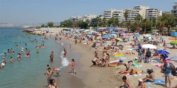 Греция: для туристов с Covid карантин не нужен, а граждане - сидите дома