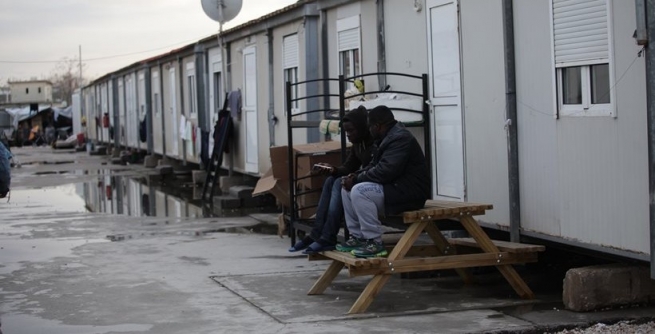 Каминис: 66% афинян не против беженцев в городе
