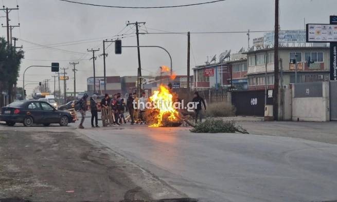 Инциденты в Месогеоне и Аспропиргосе: цыгане жгут мусорные баки и перекрывают дороги