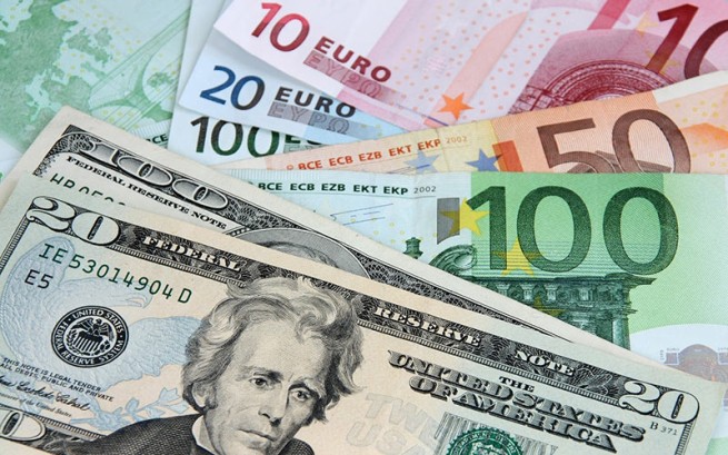 Почему курс евро падает по отношению к доллару