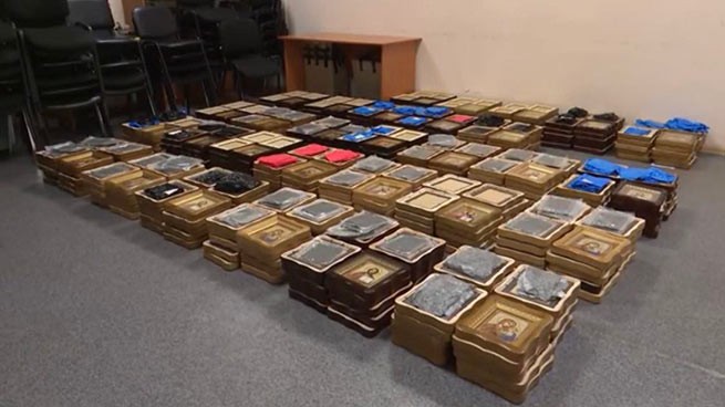 ФСБ изъяла десятки килограммов взрывчатки, спрятанной внутри православных икон