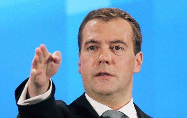 Медведев пригрозил разместить ядерное оружие на Балтике