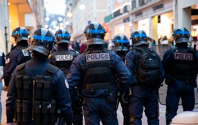 Франция: 30-летний мужчина умер после того, как полиция ударила его электрошокером не менее 10 раз