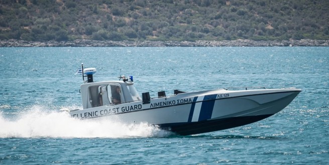 Сели на мель: спасены 5 туристов у берегов греческих Сейшелов