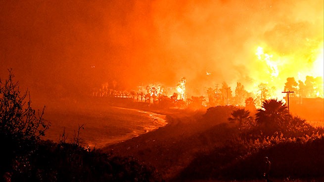 Корфу: усиление пожаров в северной части острова. На Родосе неконтролируемо бушует огонь