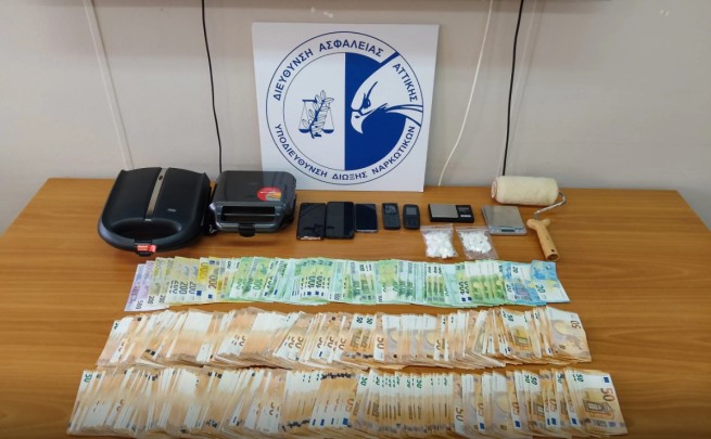Полиция ликвидировала наркокартель, распространяющий запрещенные вещества в Калифее и Афинах