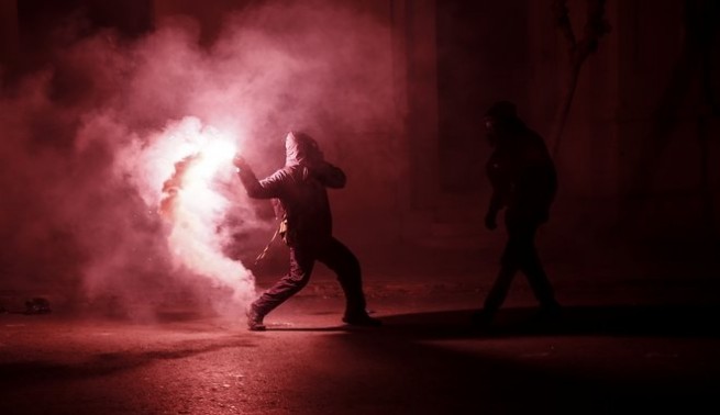 Анархисты забросали здание полиции "Коктейлями Молотова"