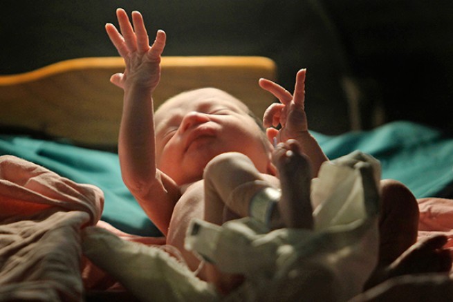 Первый малыш "от трех родителей" родился в Великобритании