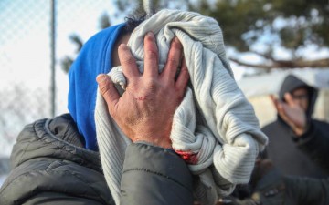 Водителя грузовика обвинили в том, что он ударил протестующего беженца