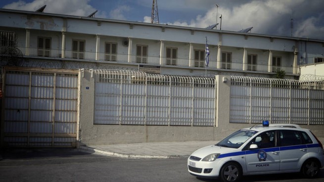 Пирушка албанских зеков в тюрьме Коридаллос