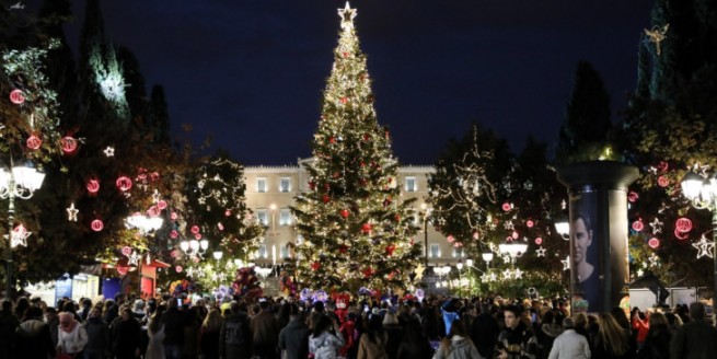 Муниципалитет Афин держит ответ по рождественскому украшению столицы