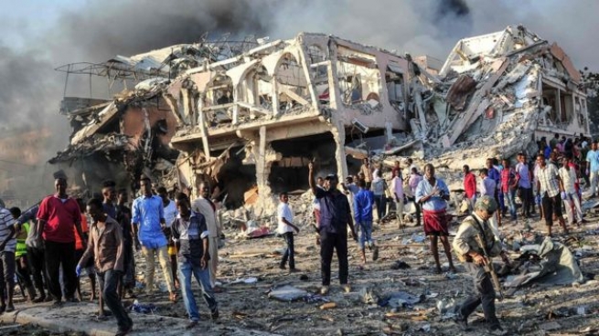 Теракт в Сомали: число жертв выросло до 276, сотни ранены