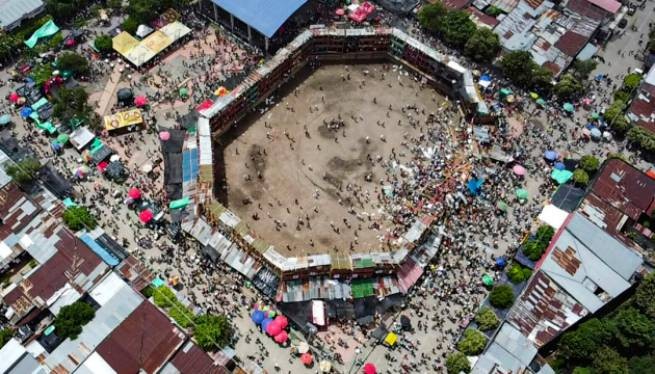 Колумбия: под рухнувшей на корриде трибуной оказались сотни зрителей