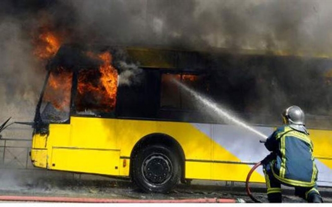 Три троллейбуса сожгли в центре Афин