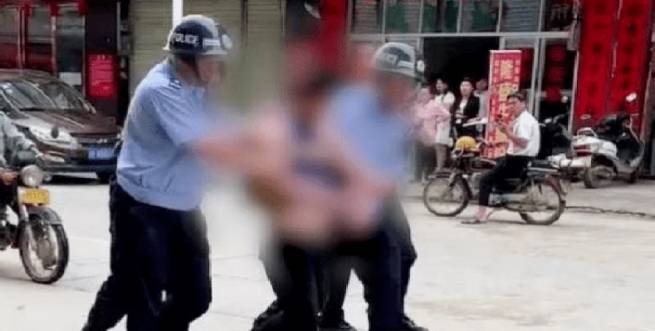 Китай: 16 детей и 2 воспитателя пострадали от нападения неадеквата на детский сад
