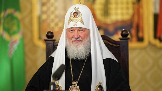 Святая вода &quot;подвела&quot; - патриарх Кирилл поскользнулся и упал на богослужении