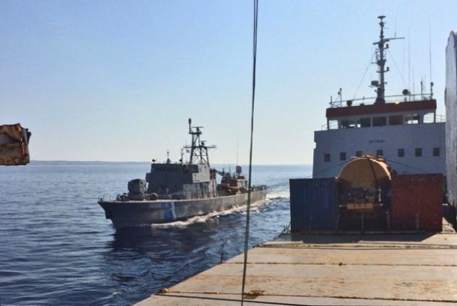 У берегов Греции задержано судно с крупной партией оружия