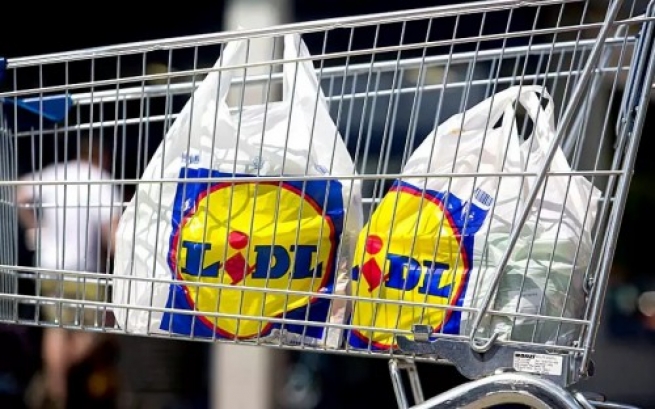 Супермаркет Lidl изымает из продажи пакеты за 4 цента