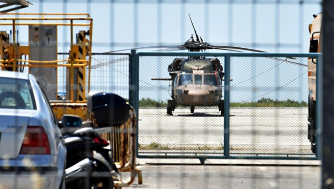 Греция вернула угнанный турецкий вертолет, но пассажиров скорее всего не отдаст