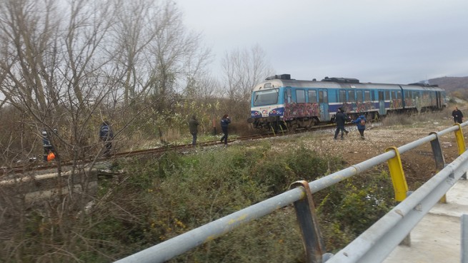 Поезд смертельно ранил иммигранта на севере Греции