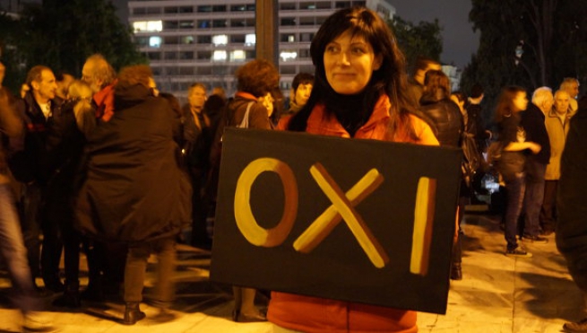 Греки вышли в Афинах на стихийный митинг против политики Германии