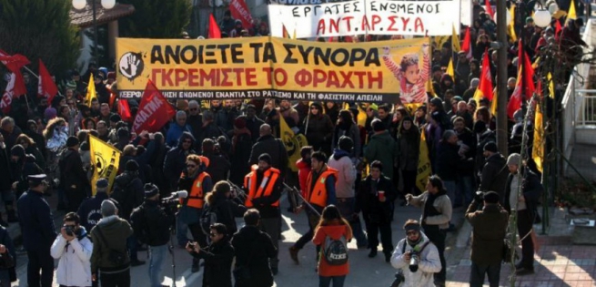Сотни протестующих строительству забора провели акцию на северо-востоке Греции