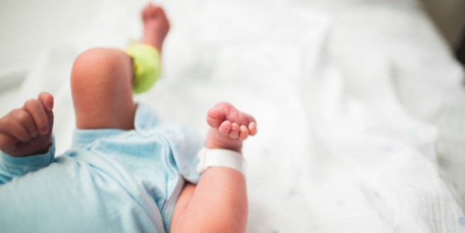 Младенец умер от коронавируса, семья обвиняет врачей