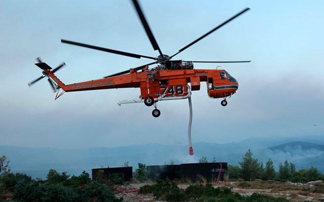 Турция направит в Грецию 2 противопожарных самолета и 1 вертолет