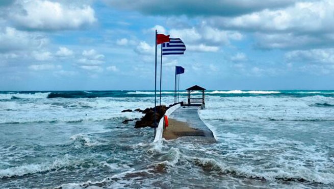 Греция - "красная угроза": сильные дожди, штормы, мощный ветер