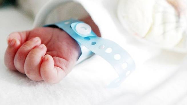 Швеция: малыш родился с коронавирусом, который через 5 дней мутировал