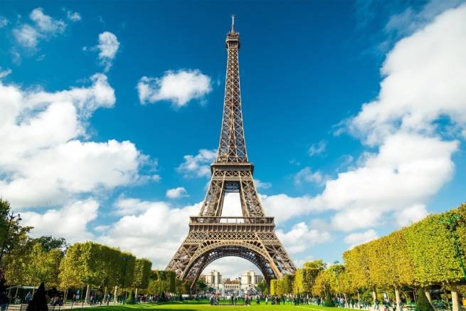 Франция: «бонус» за 25 евро при посещении Эйфелевой башни