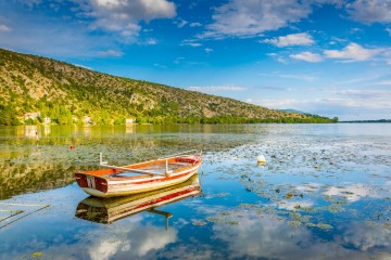 Отдых на природе: 3 волшебных озера Греции