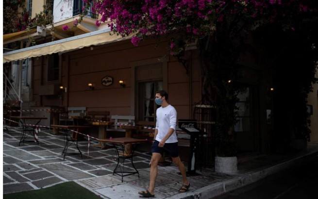 Греция закрывает рестораны, бары и музеи, чтобы обуздать эпидемию