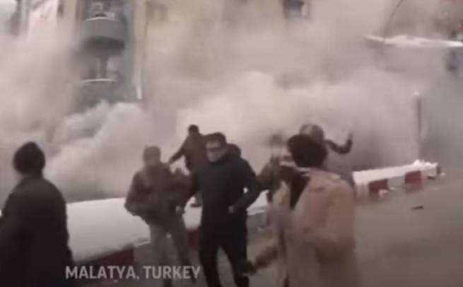 Турция: 113 ордеров на арест в связи с обрушением зданий