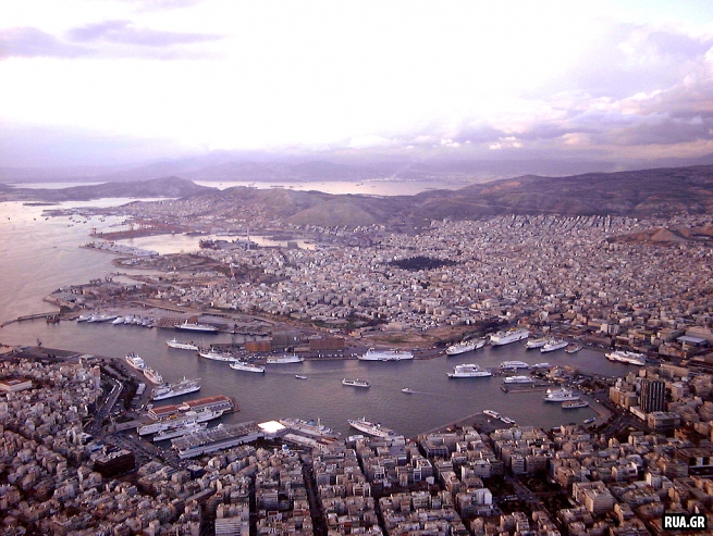 Греция запустила международный тендер на продажу контрольного пакета акций порта Пирей